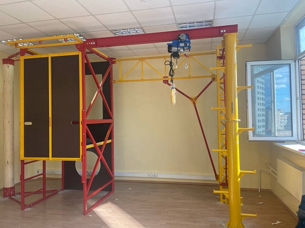 г. Москва.  В АНО ДПО УЦ «Мосстройкадры» установили учебно-тренировочный полигон АЛЬПИНИСТ для отработки навыков безопасных методов и приемов выполнения работ на высоте г. Москва.  В АНО ДПО УЦ «Мосстройкадры» установили учебно-тренировочный полигон АЛЬПИНИСТ для отработки навыков безопасных методов и приемов выполнения работ на высоте